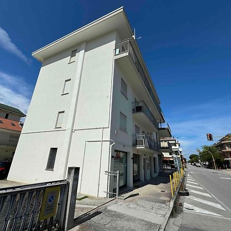 Family Apartment Piazza Milano - Jesolo Eksteriør billede
