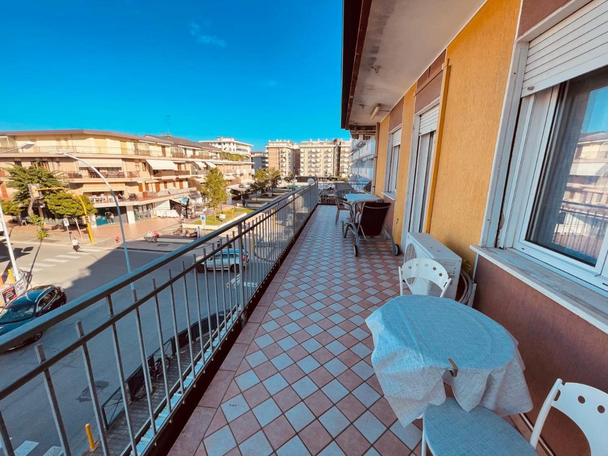 Family Apartment Piazza Milano - Jesolo Eksteriør billede