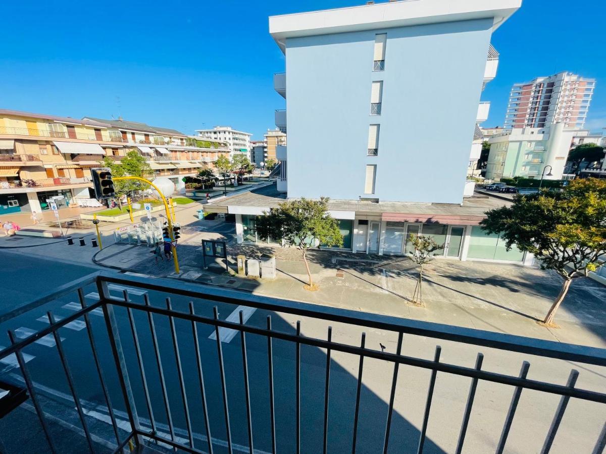 Family Apartment Piazza Milano - Jesolo Eksteriør billede